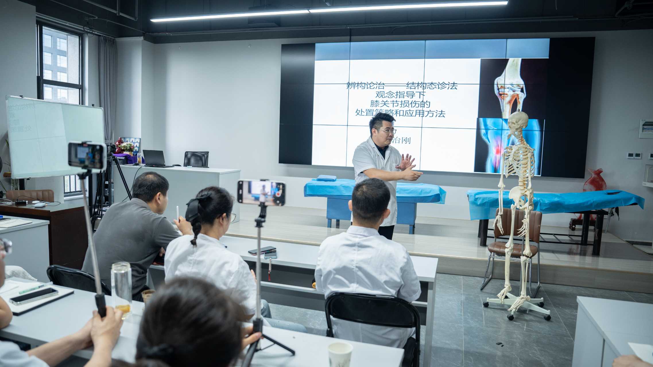 全国新中医诊疗体系第47届康复评估轻手法正骨培训班圆满结业！