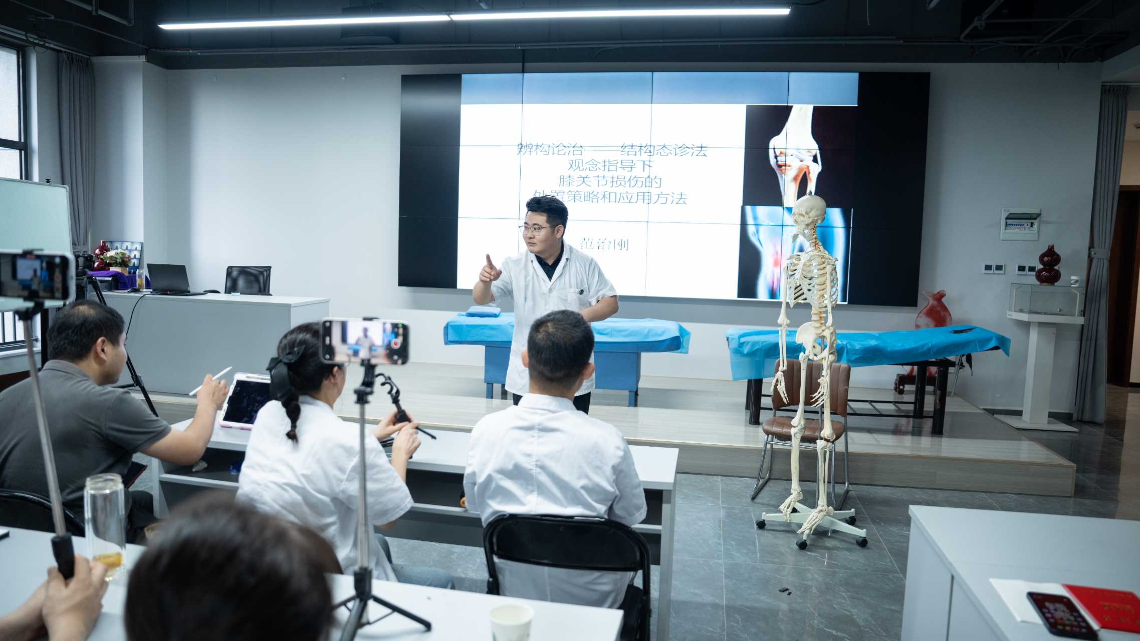 全国新中医诊疗体系第47届康复评估轻手法正骨培训班圆满结业！
